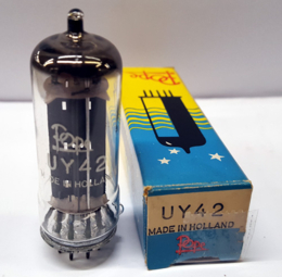 UY42