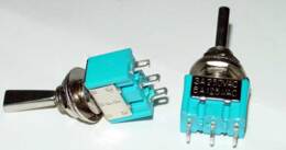 Schakelaars subminiatuur, 1 x om, met ruststand, 2 stuks