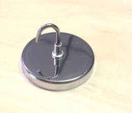 Magneet met ophanghaakje.